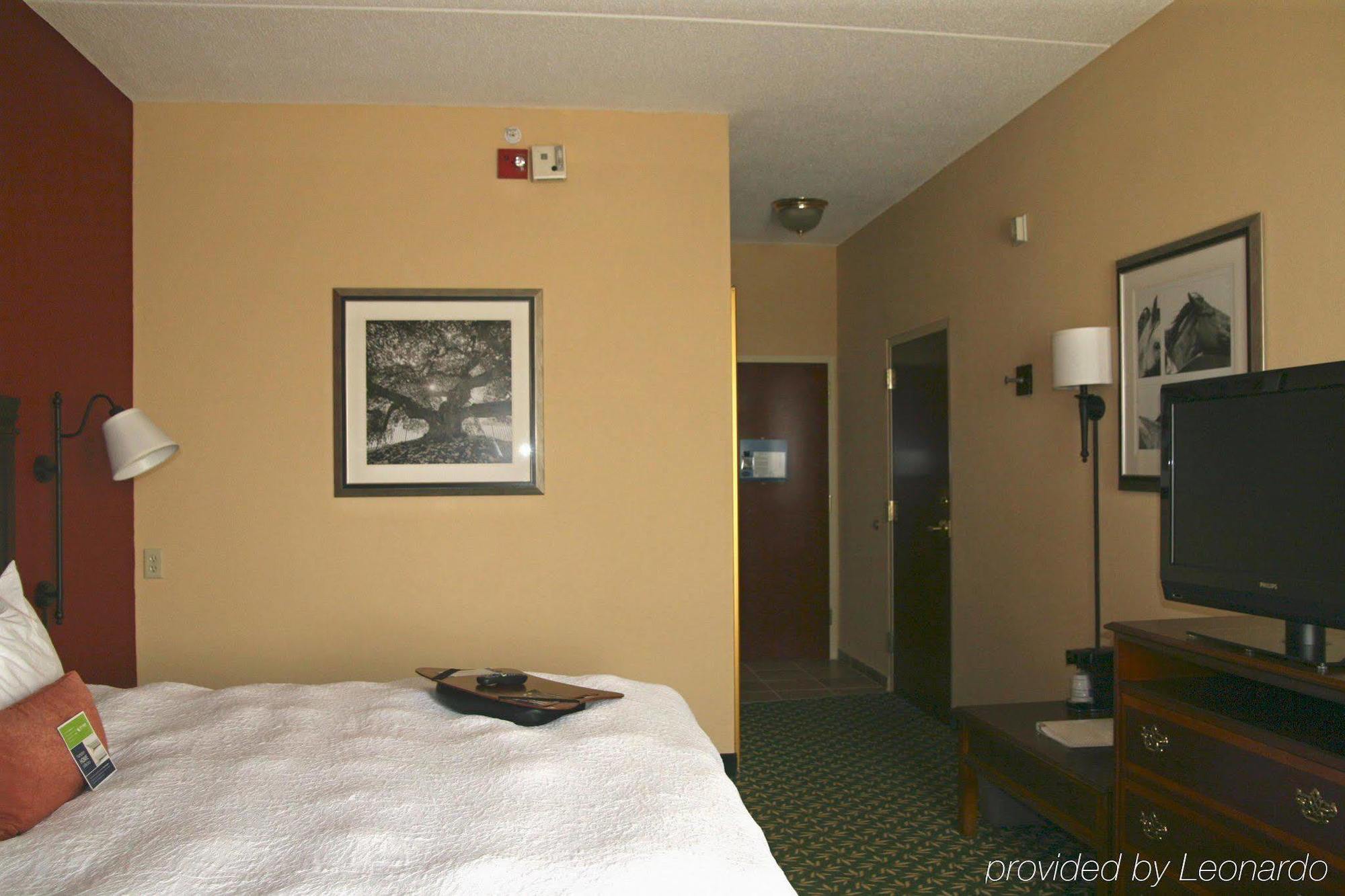 Hampton Inn Louisville Northeast Habitación foto