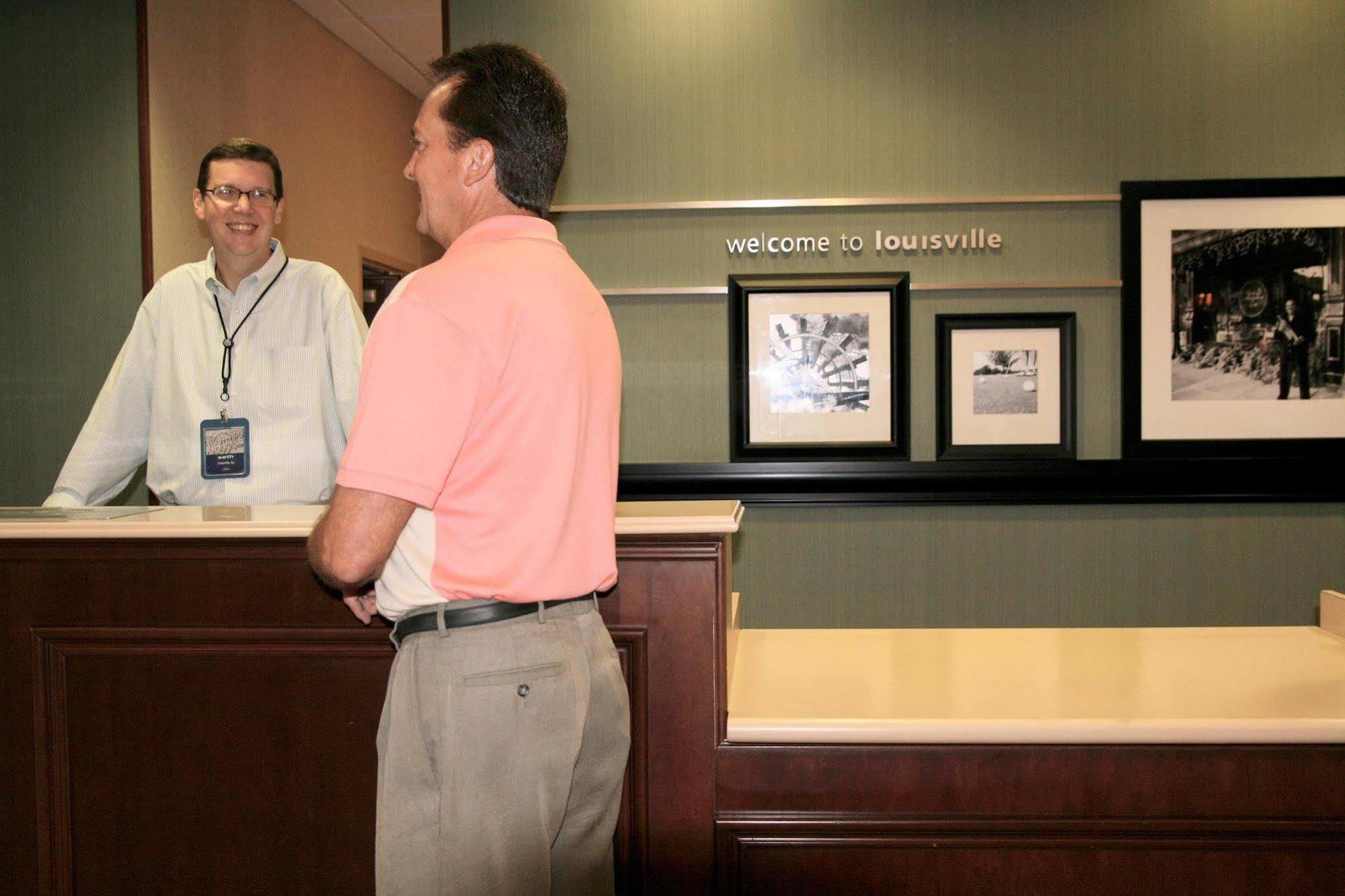 Hampton Inn Louisville Northeast Interior foto