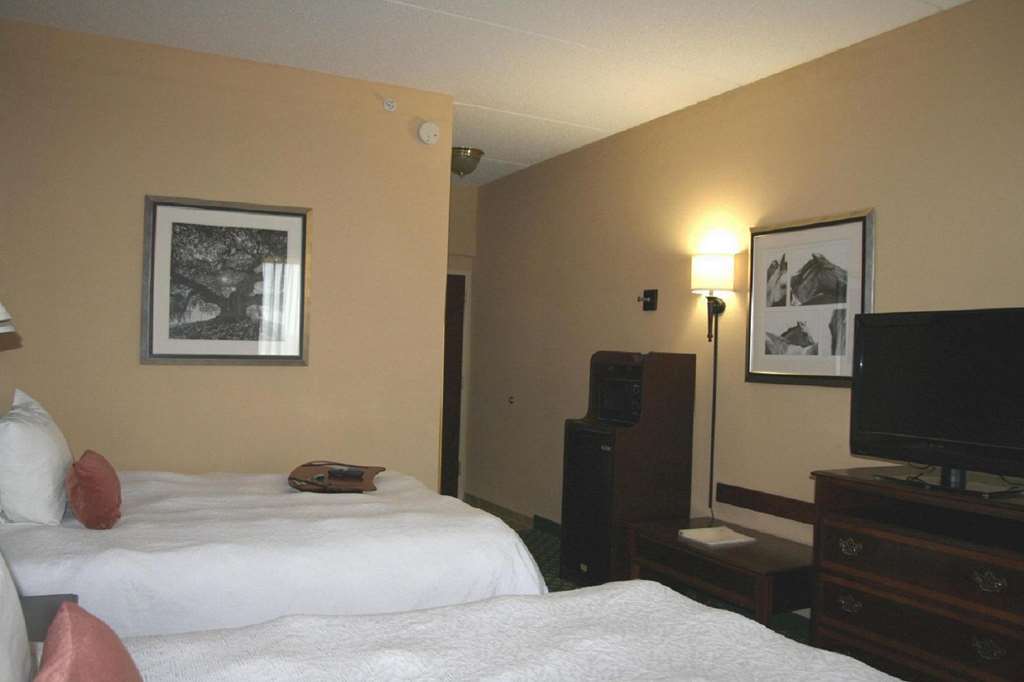 Hampton Inn Louisville Northeast Habitación foto